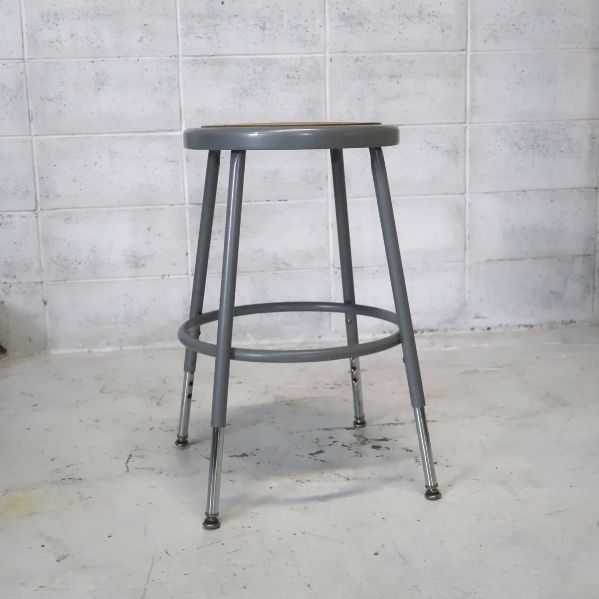 National Public Seating メタルスツール