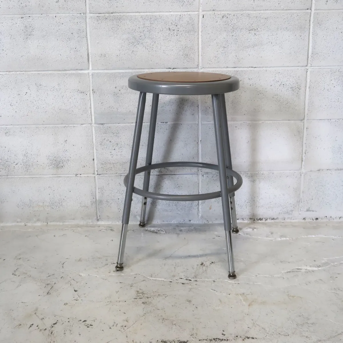 National Public Seating メタルスツール