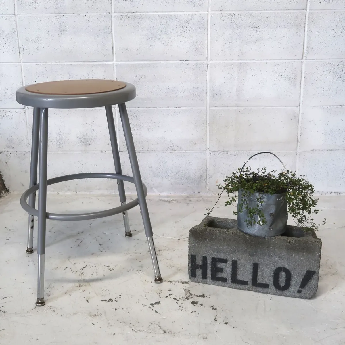 National Public Seating メタルスツール