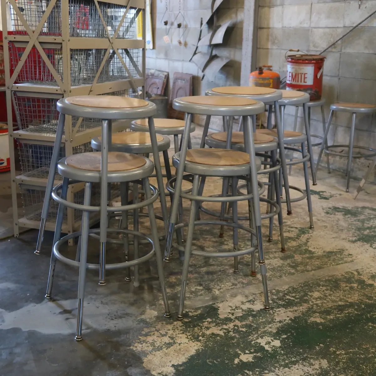 National Public Seating メタルスツール