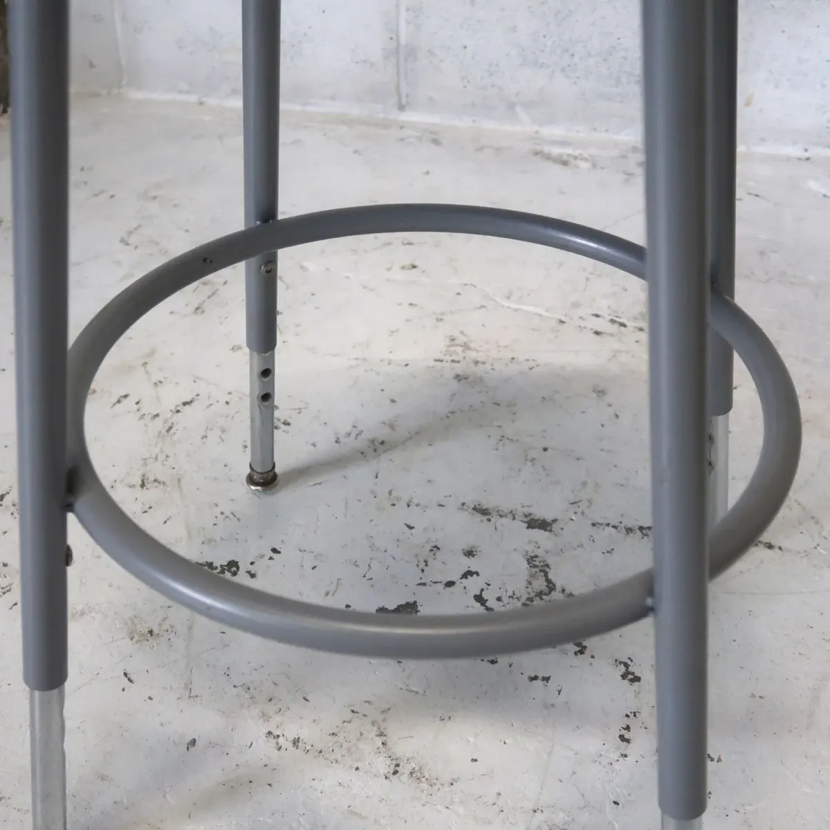 National Public Seating メタルスツール