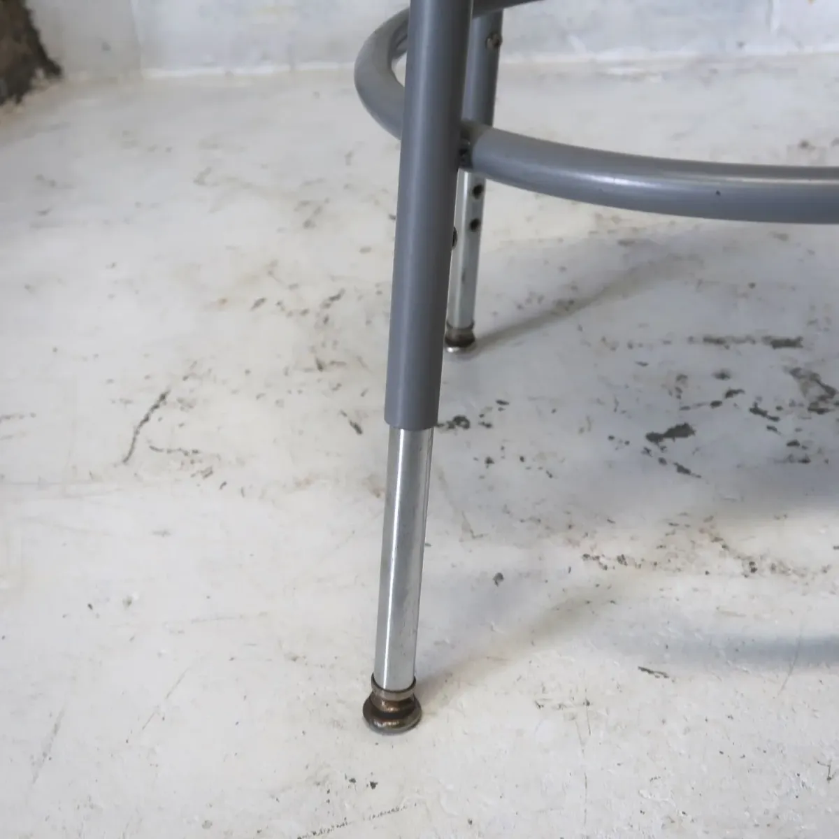 National Public Seating メタルスツール