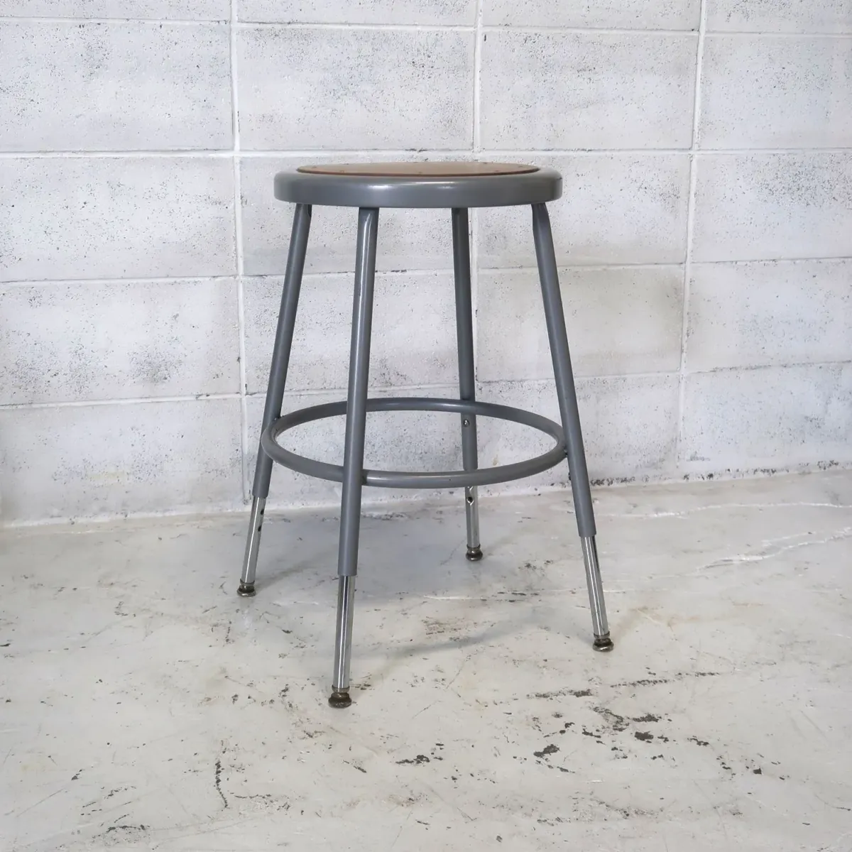 National Public Seating メタルスツール