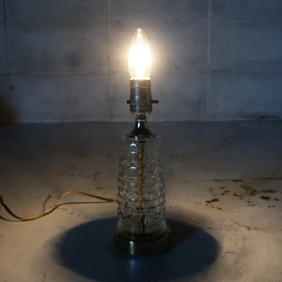アンティーク ガラスベース テーブルランプ