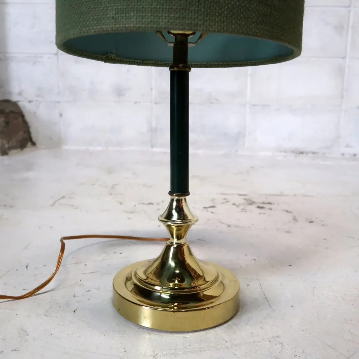 アンティーク メタルデザイン テーブルランプ