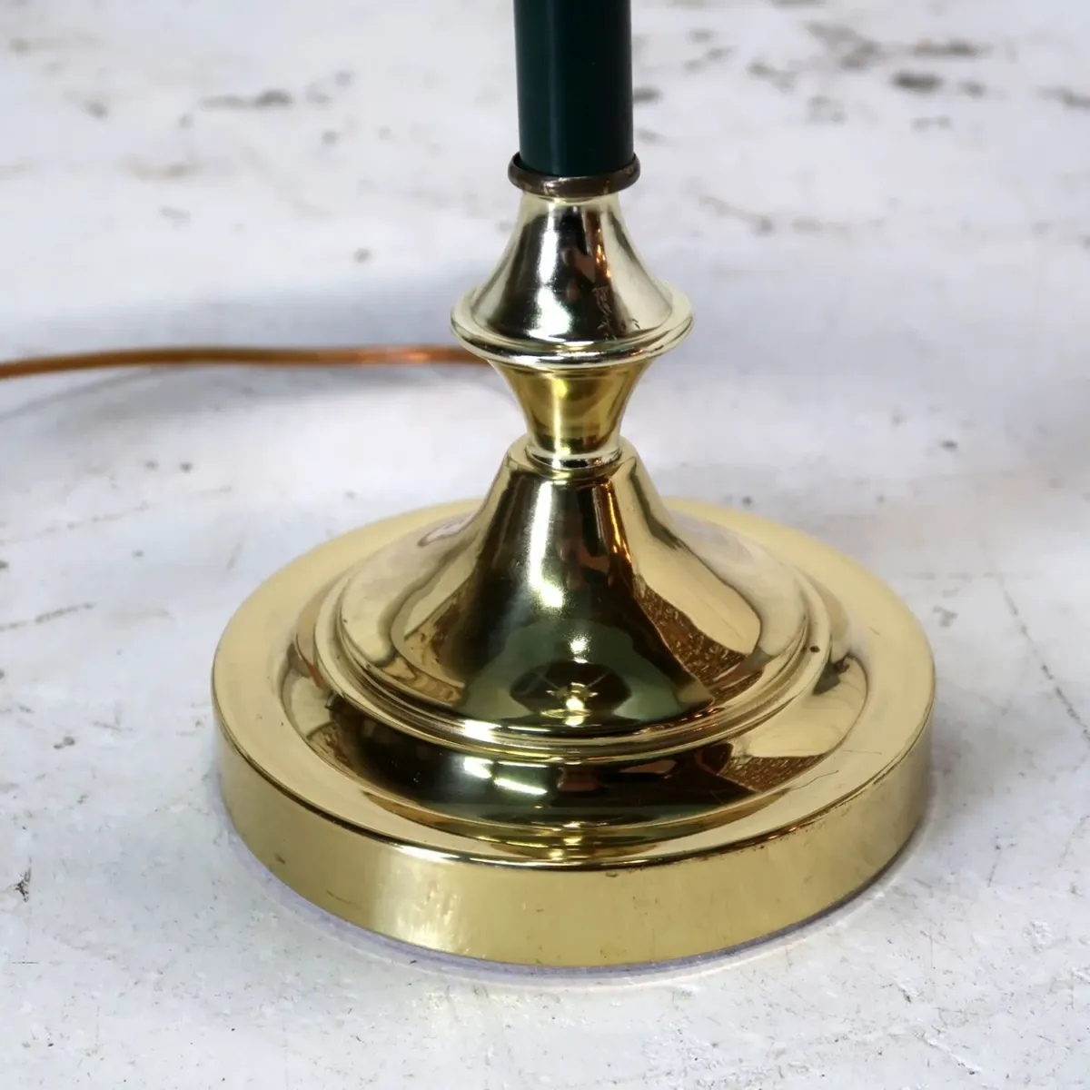 アンティーク メタルデザイン テーブルランプ