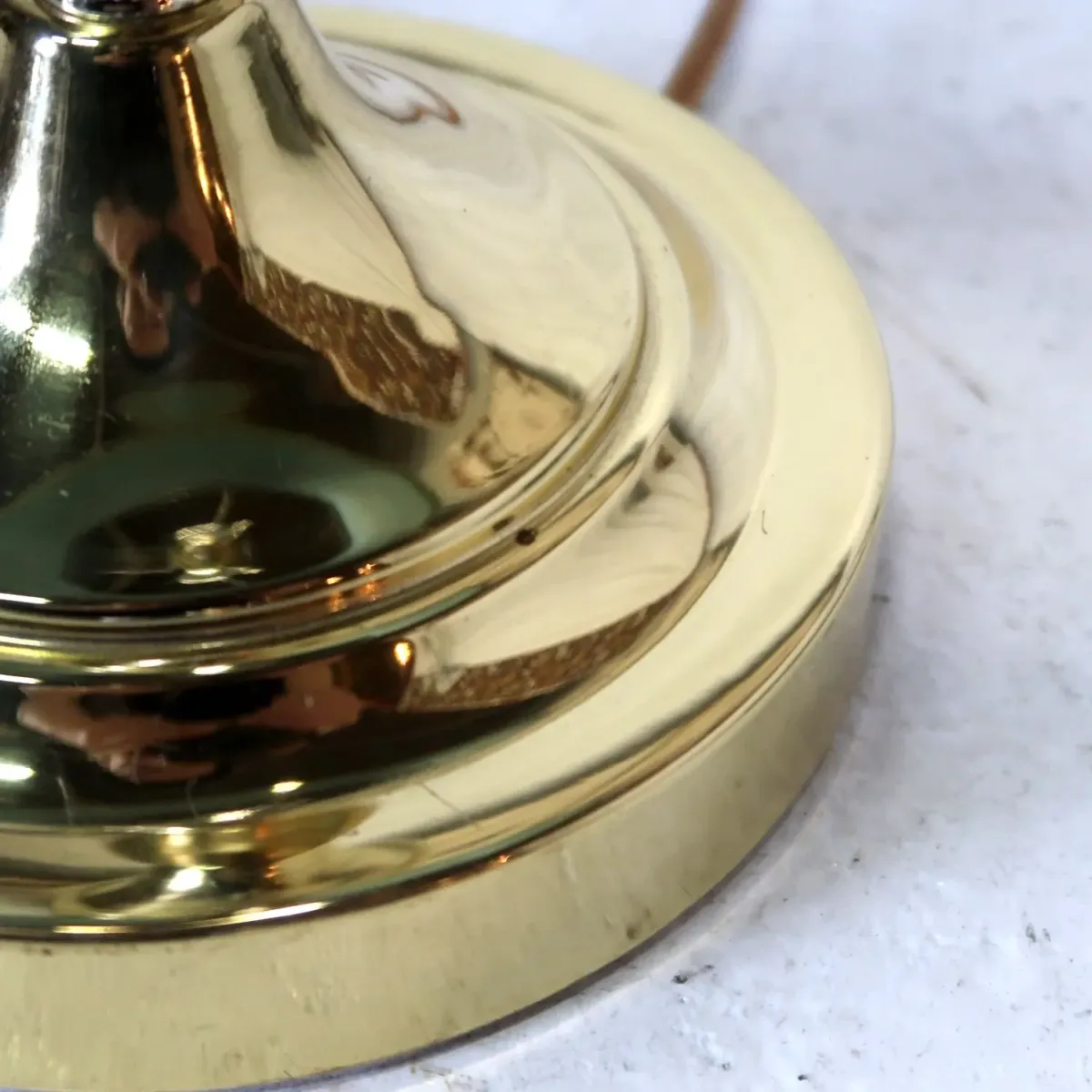 アンティーク メタルデザイン テーブルランプ