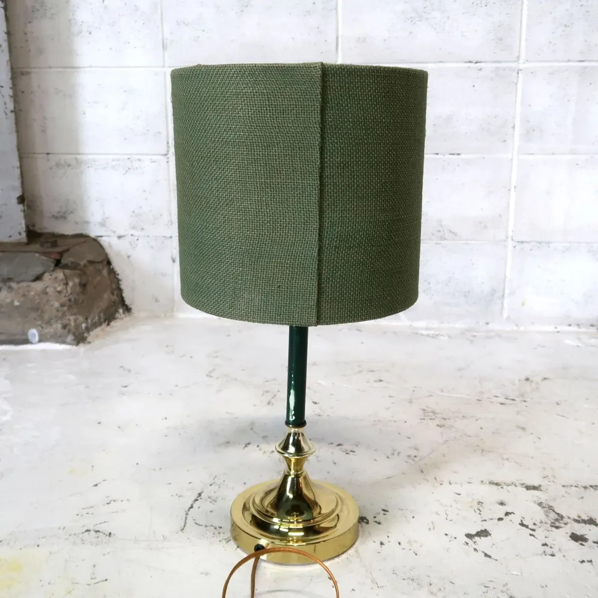 アンティーク メタルデザイン テーブルランプ