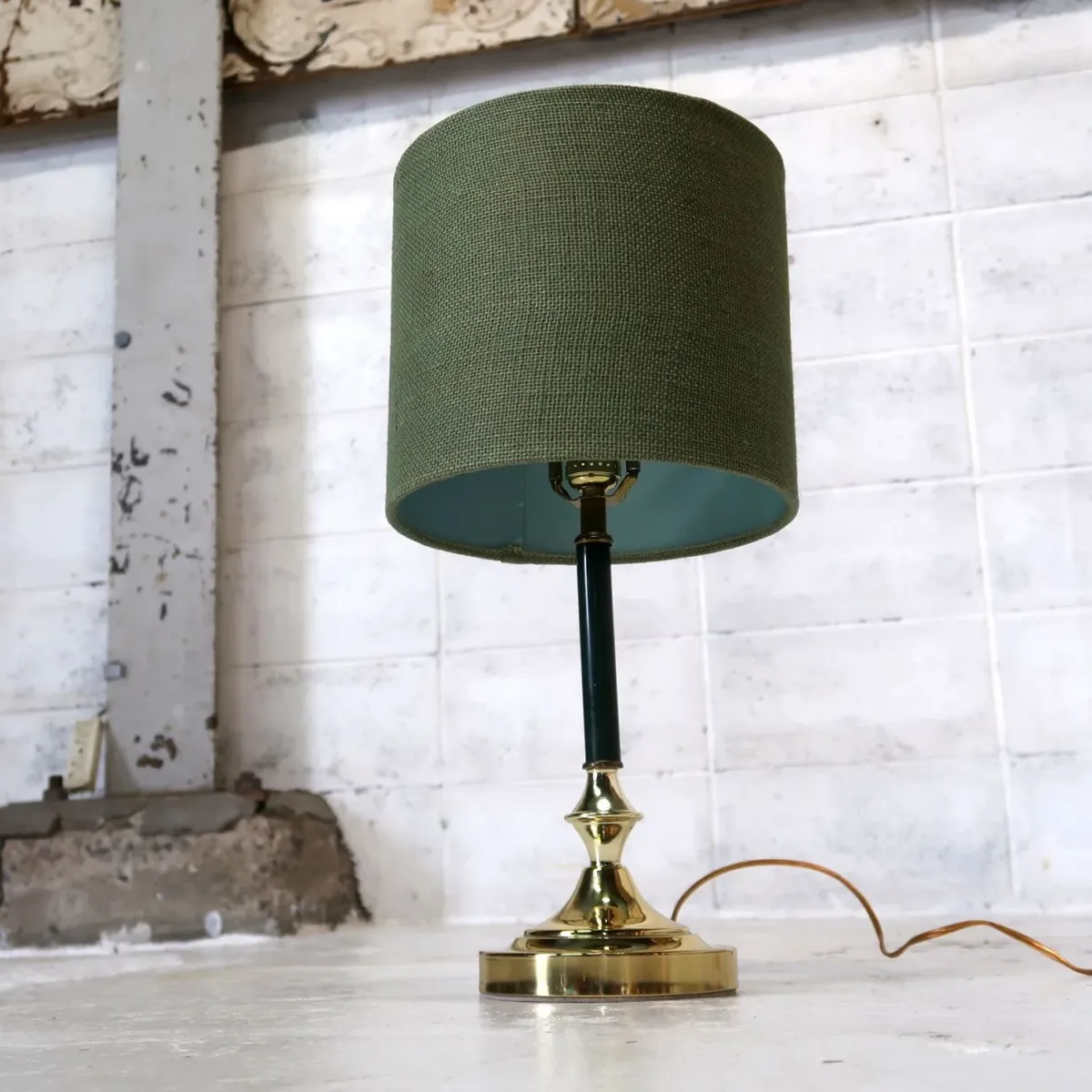 アンティーク メタルデザイン テーブルランプ