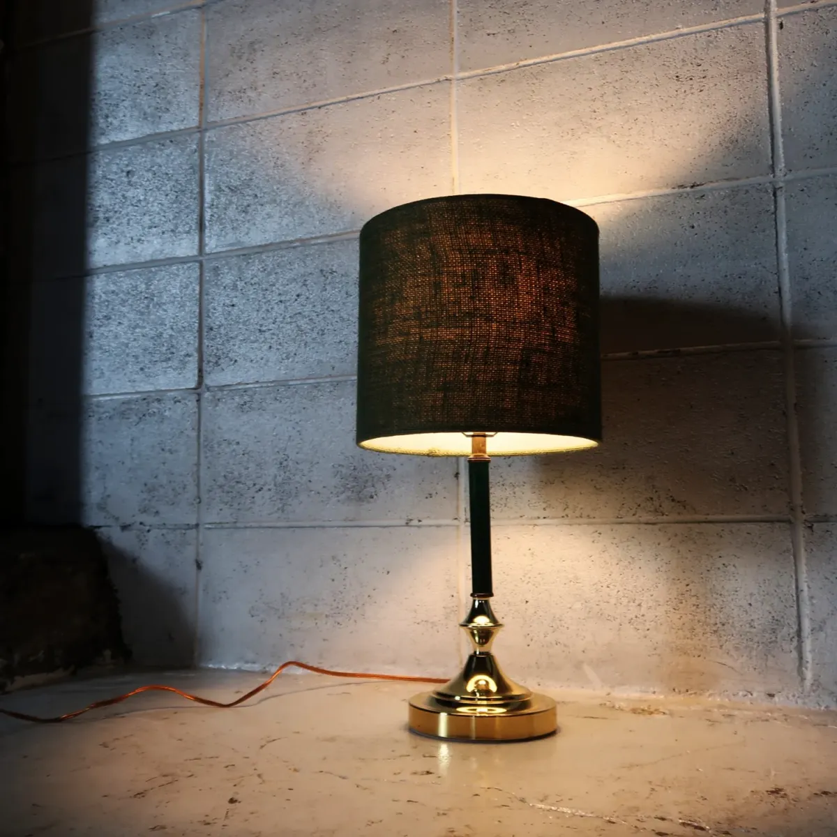 アンティーク メタルデザイン テーブルランプ