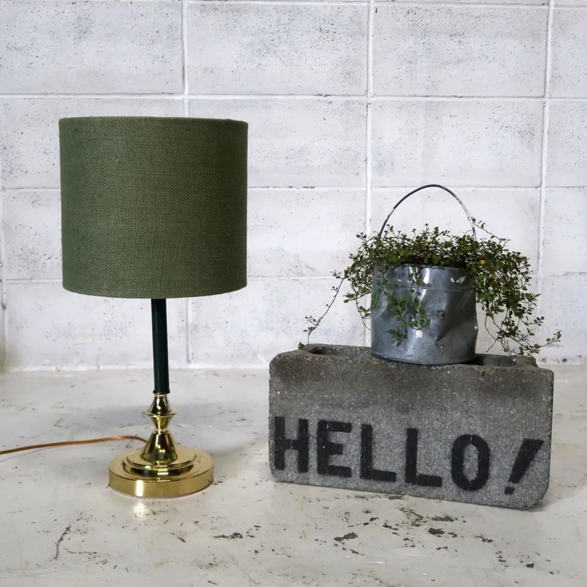 アンティーク メタルデザイン テーブルランプ