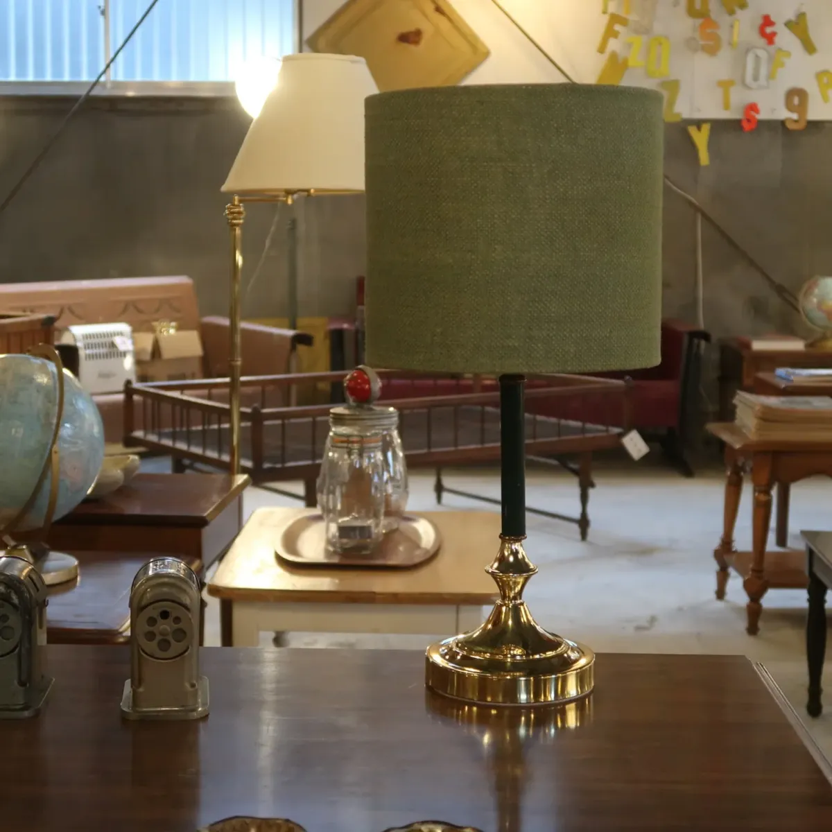 アンティーク メタルデザイン テーブルランプ