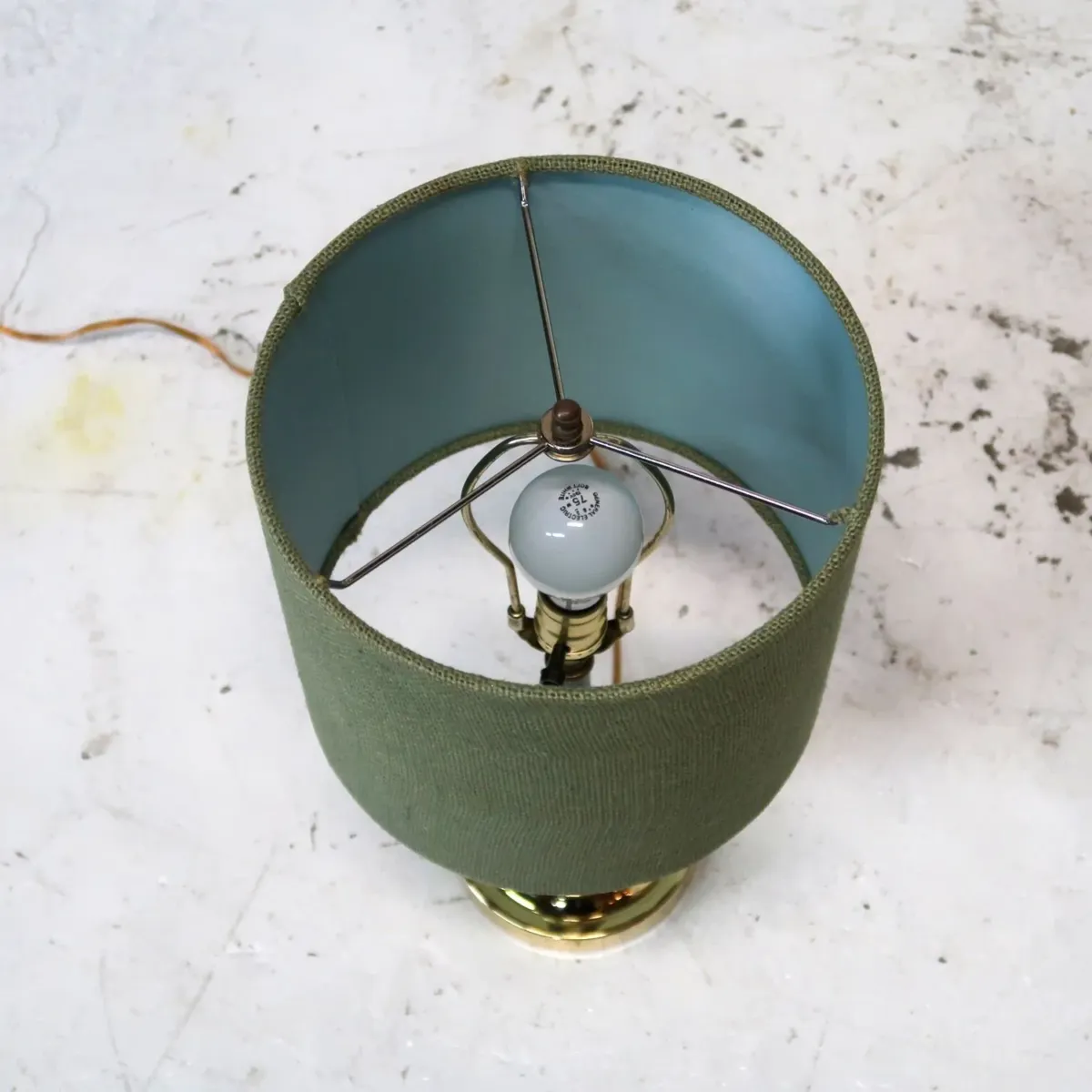 アンティーク メタルデザイン テーブルランプ