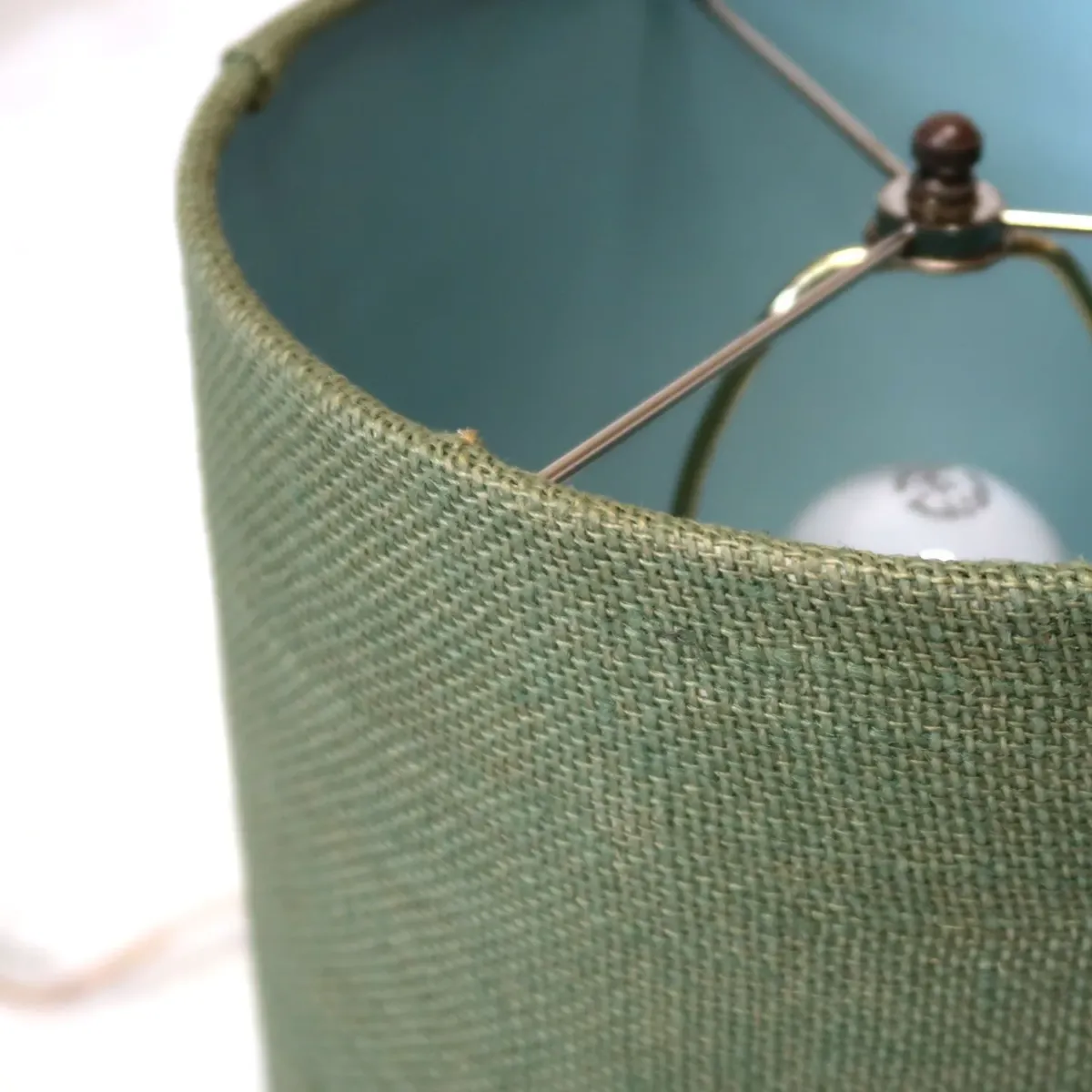 アンティーク メタルデザイン テーブルランプ