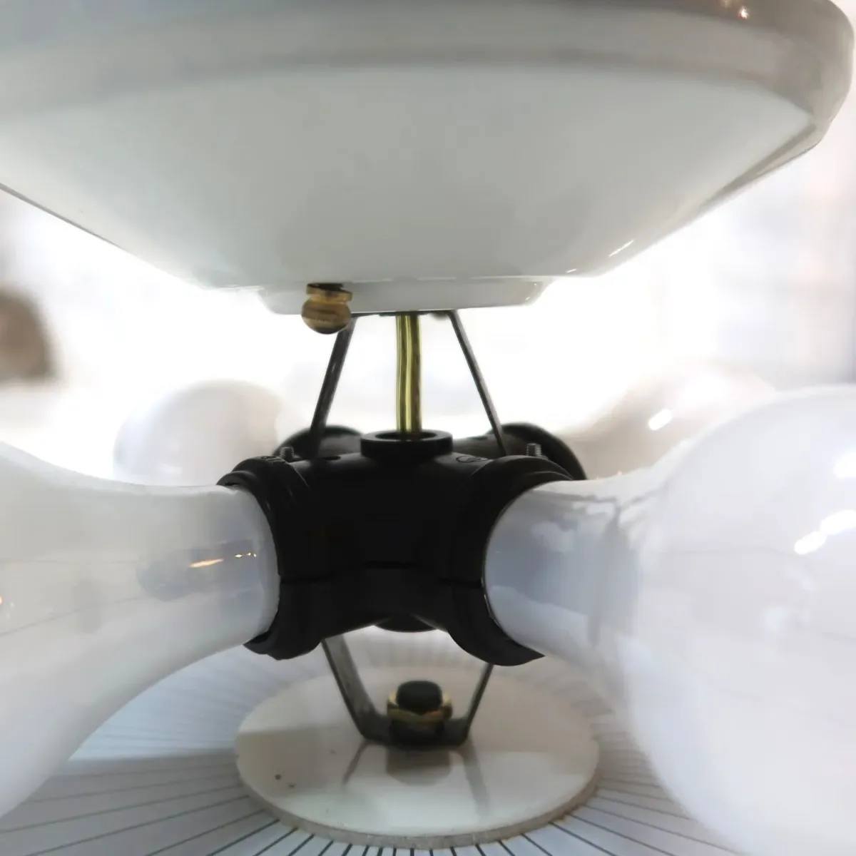 ミッドセンチュリー フロストガラス シーリングランプ 4灯