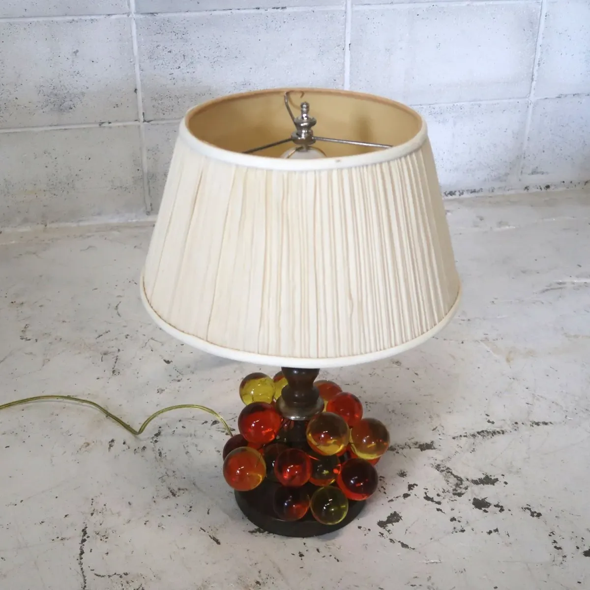 アンティーク ブドウモチーフ テーブルランプ