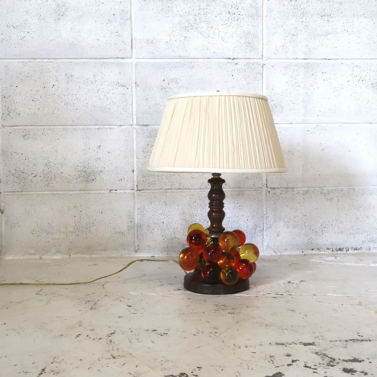 アンティーク ブドウモチーフ テーブルランプ