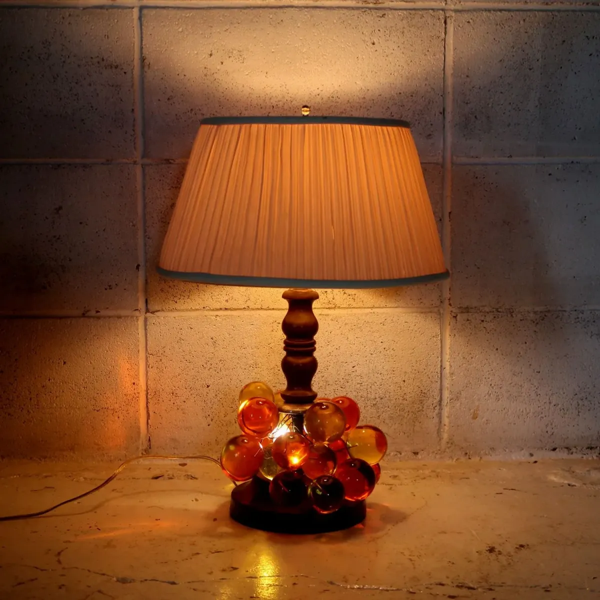 アンティーク ブドウモチーフ テーブルランプ