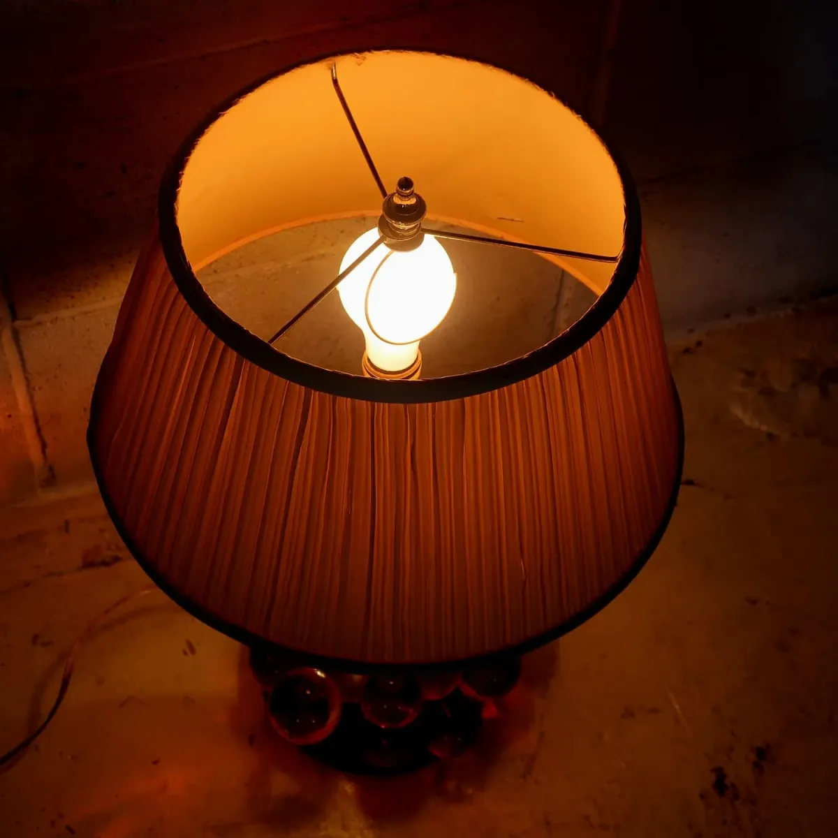 アンティーク ブドウモチーフ テーブルランプ