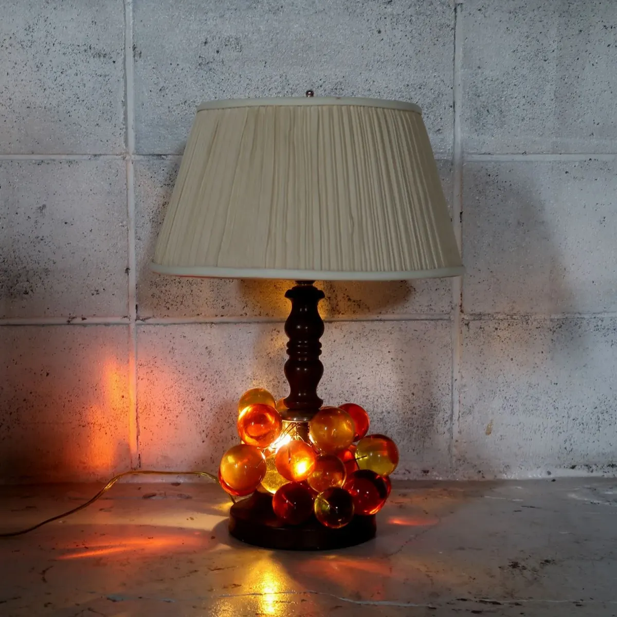 アンティーク ブドウモチーフ テーブルランプ