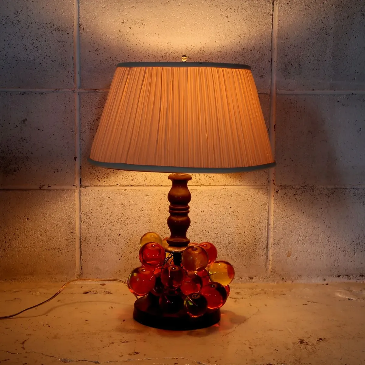 アンティーク ブドウモチーフ テーブルランプ