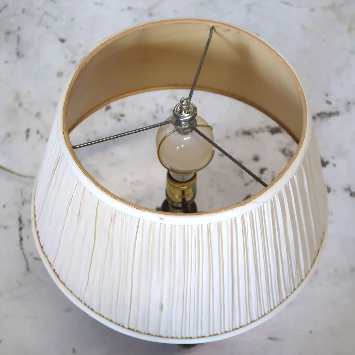 アンティーク ブドウモチーフ テーブルランプ