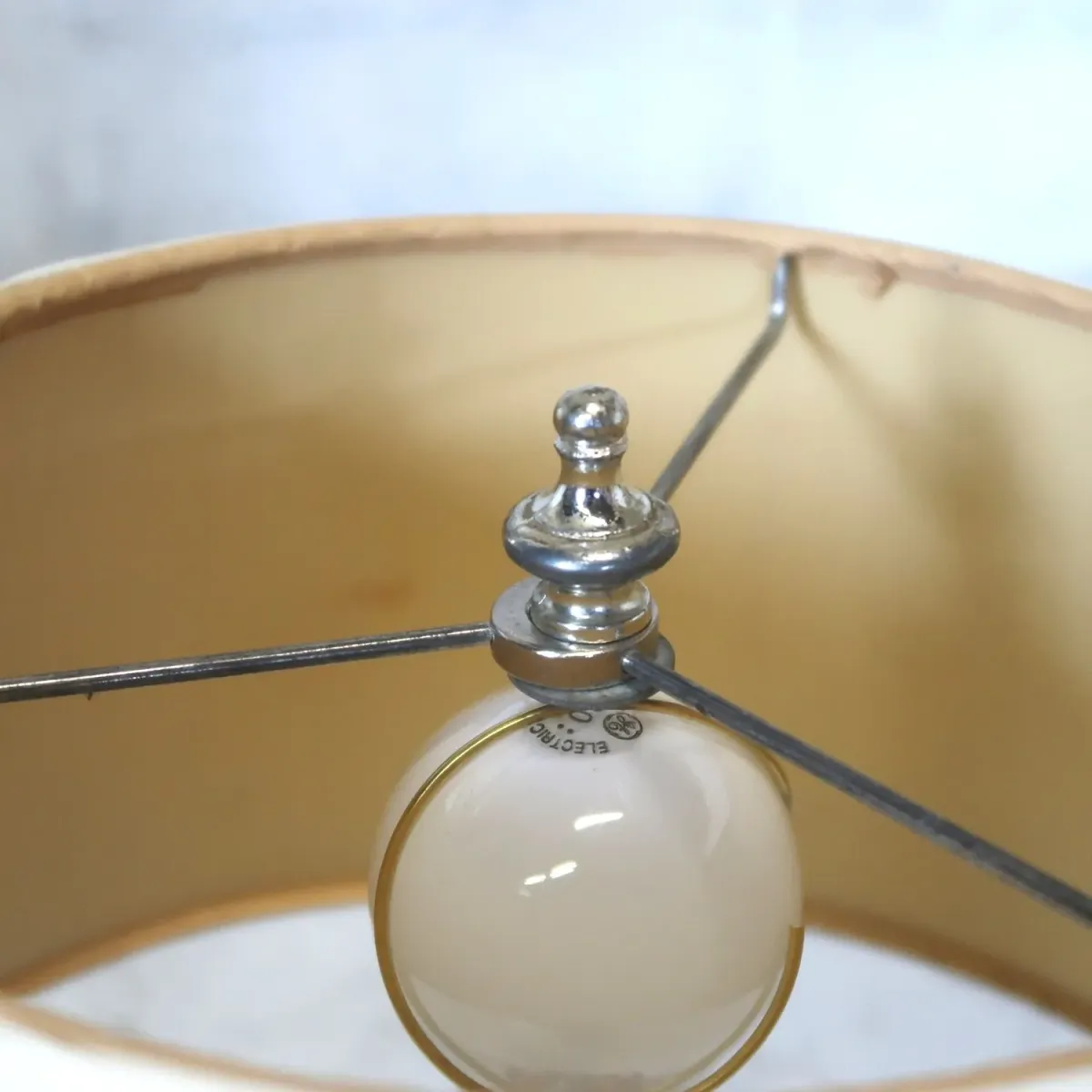 アンティーク ブドウモチーフ テーブルランプ