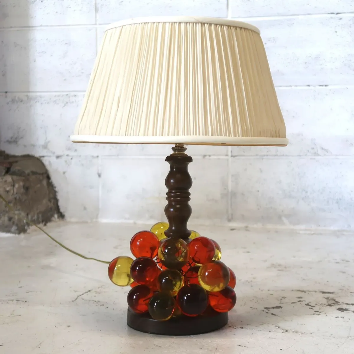 アンティーク ブドウモチーフ テーブルランプ
