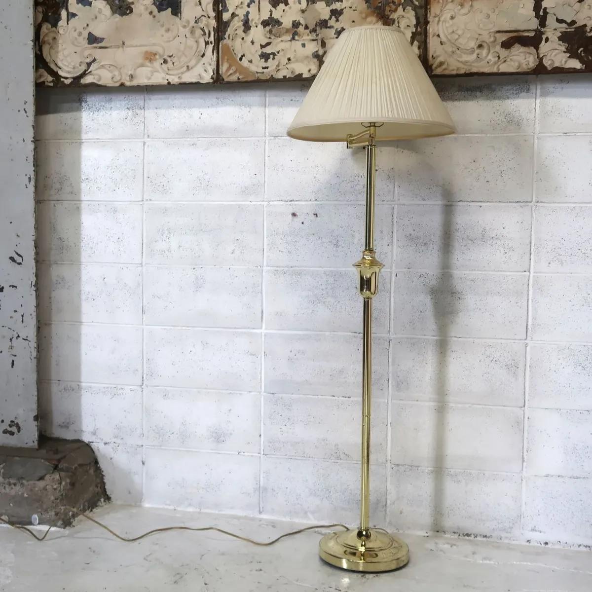 アンティーク ゴールドメタル フロアランプ