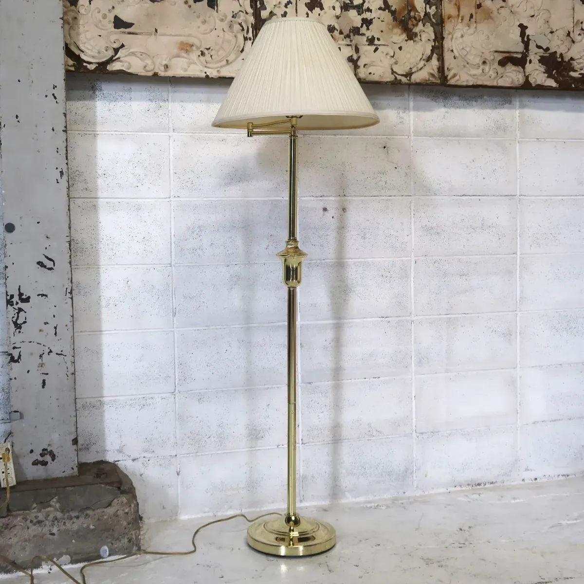 アンティーク ゴールドメタル フロアランプ