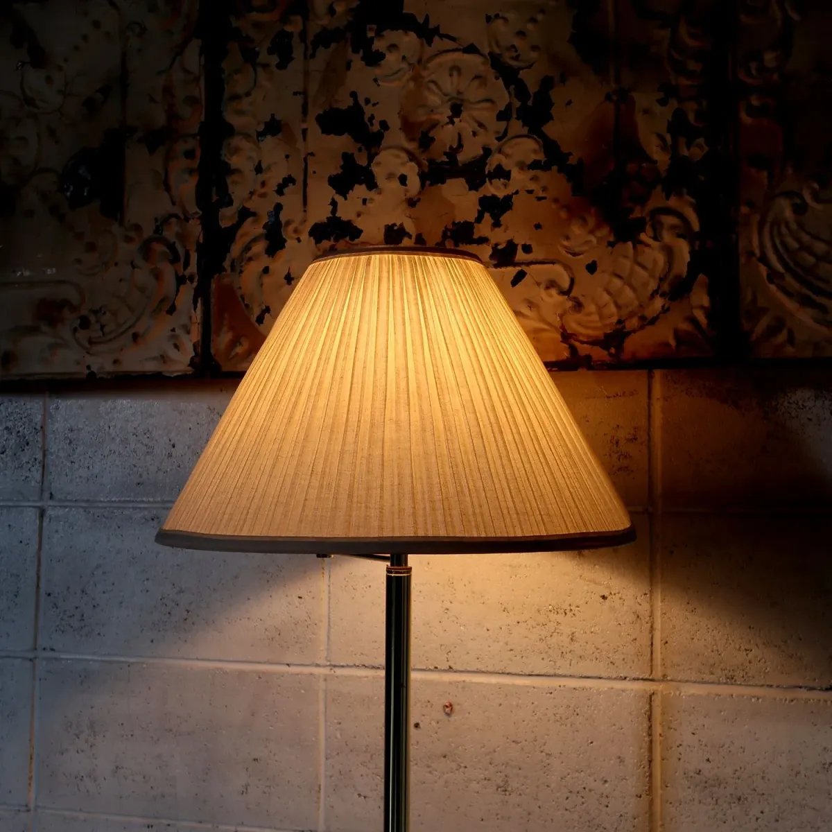 アンティーク ゴールドメタル フロアランプ