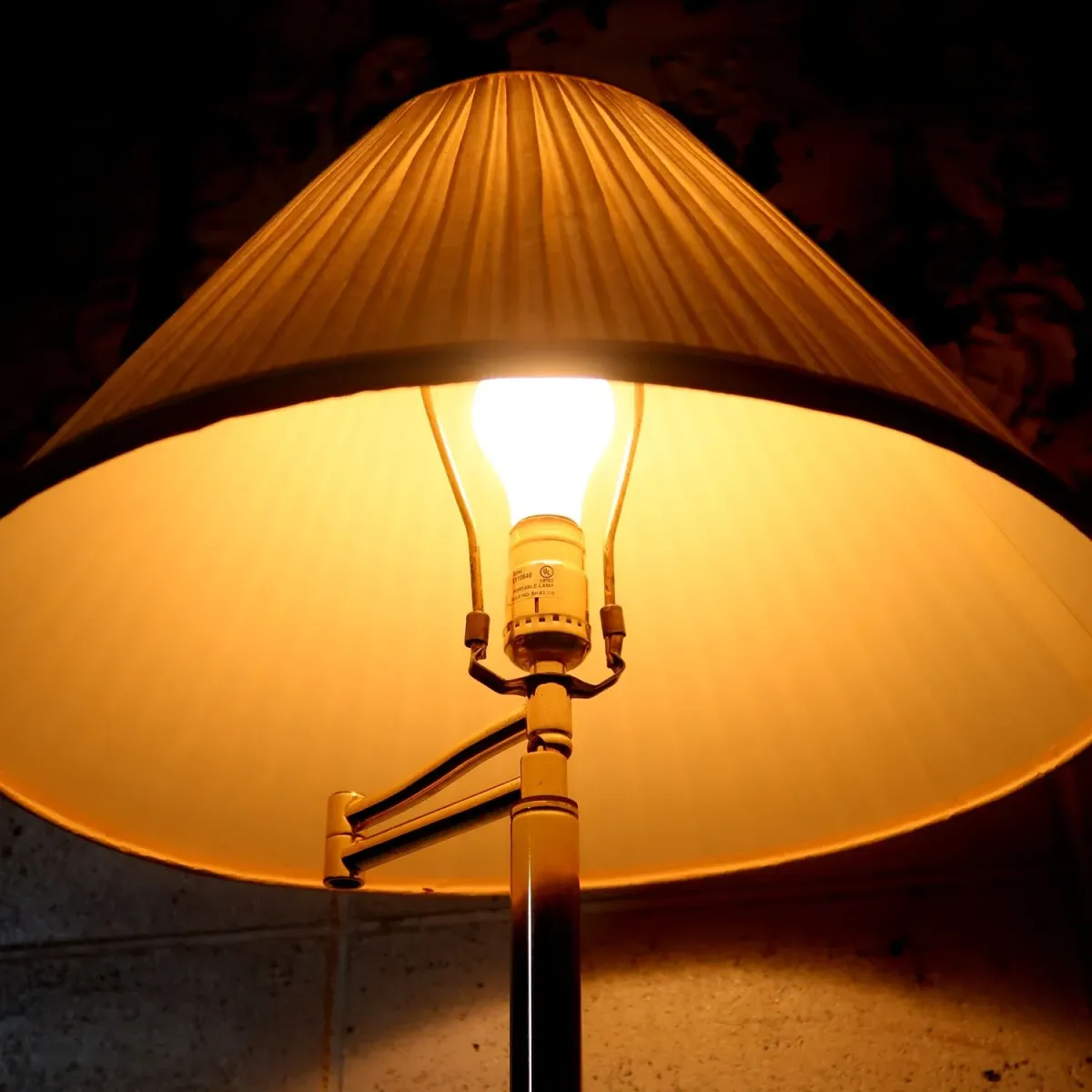 アンティーク ゴールドメタル フロアランプ