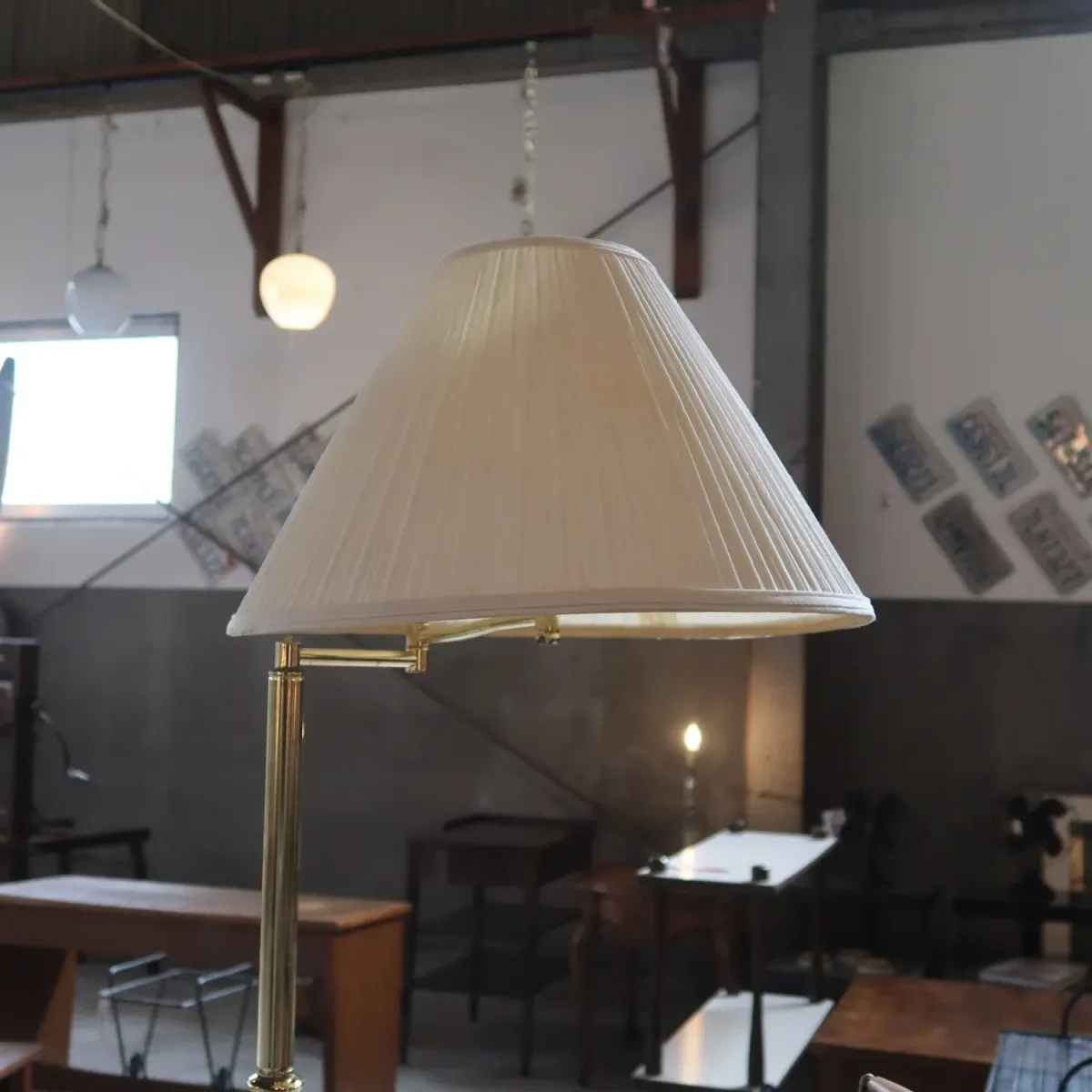 アンティーク ゴールドメタル フロアランプ