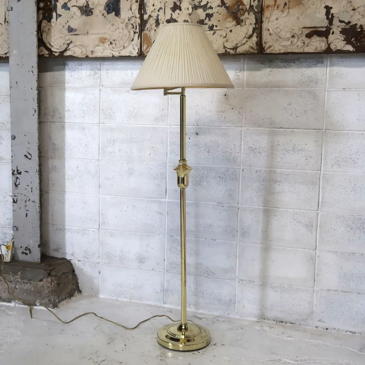 アンティーク ゴールドメタル フロアランプ