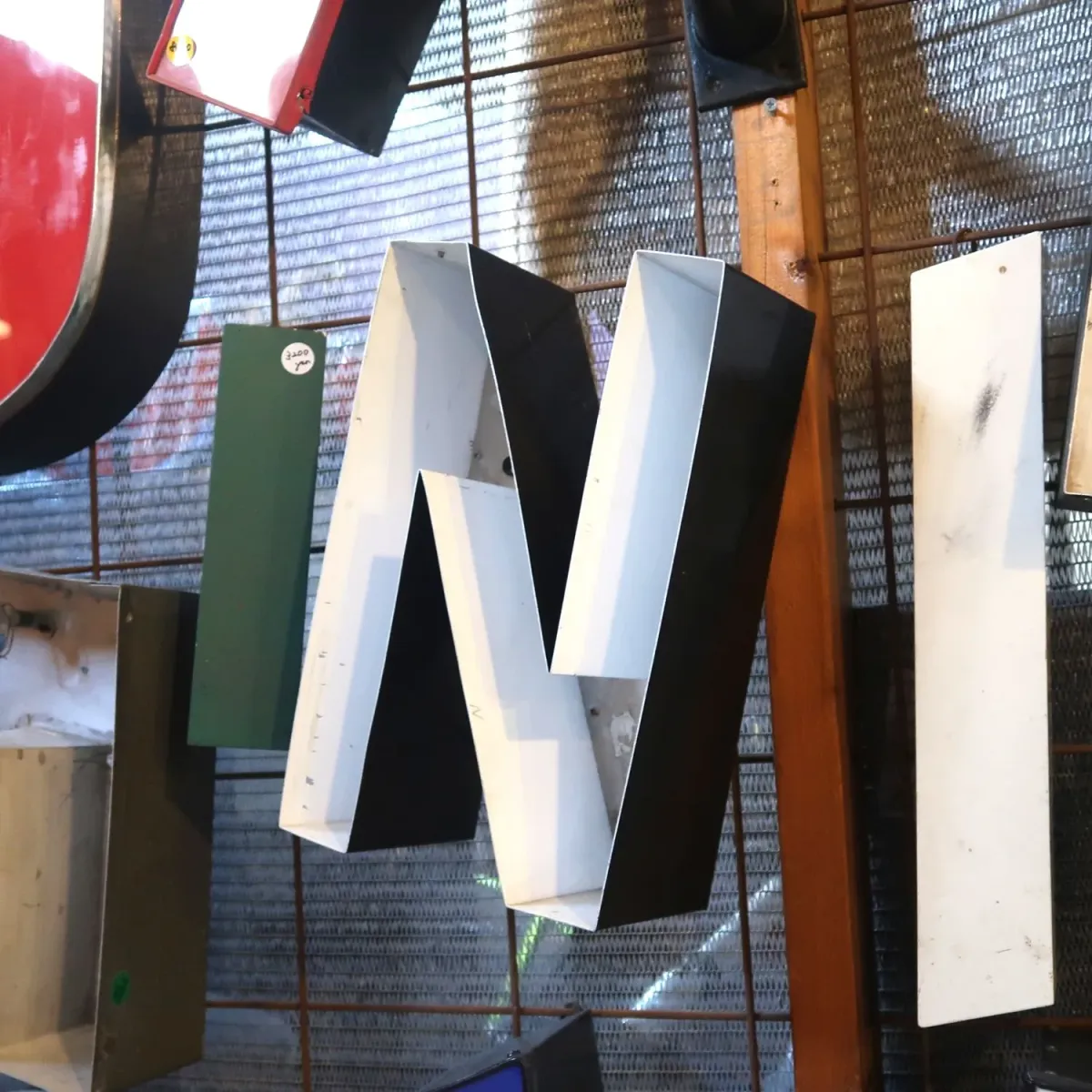 ビンテージ レターサイン N