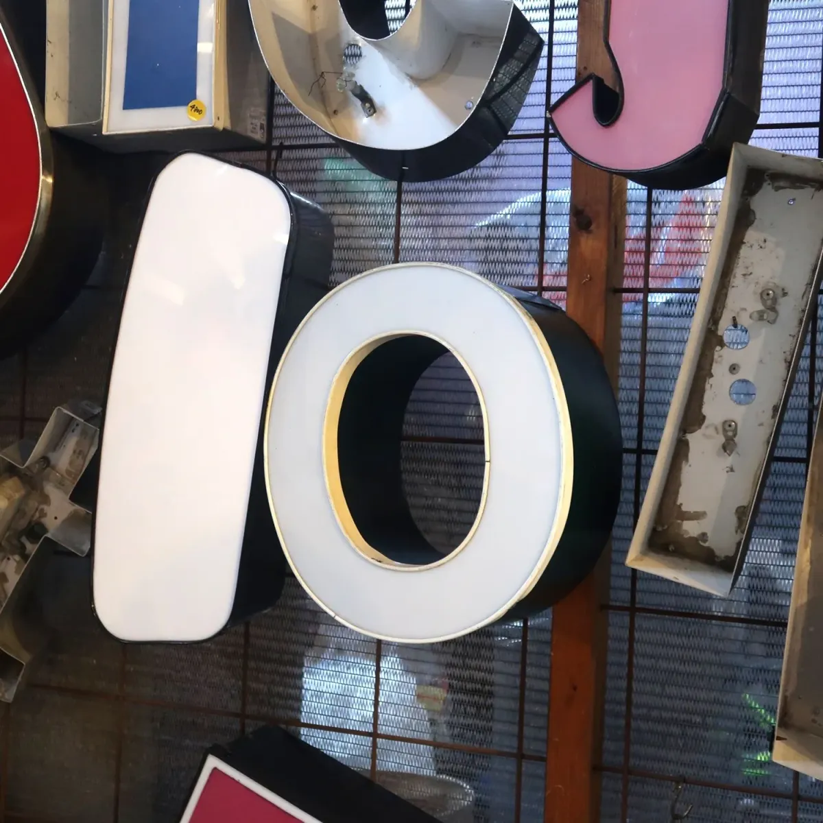 ビンテージ レターサイン O