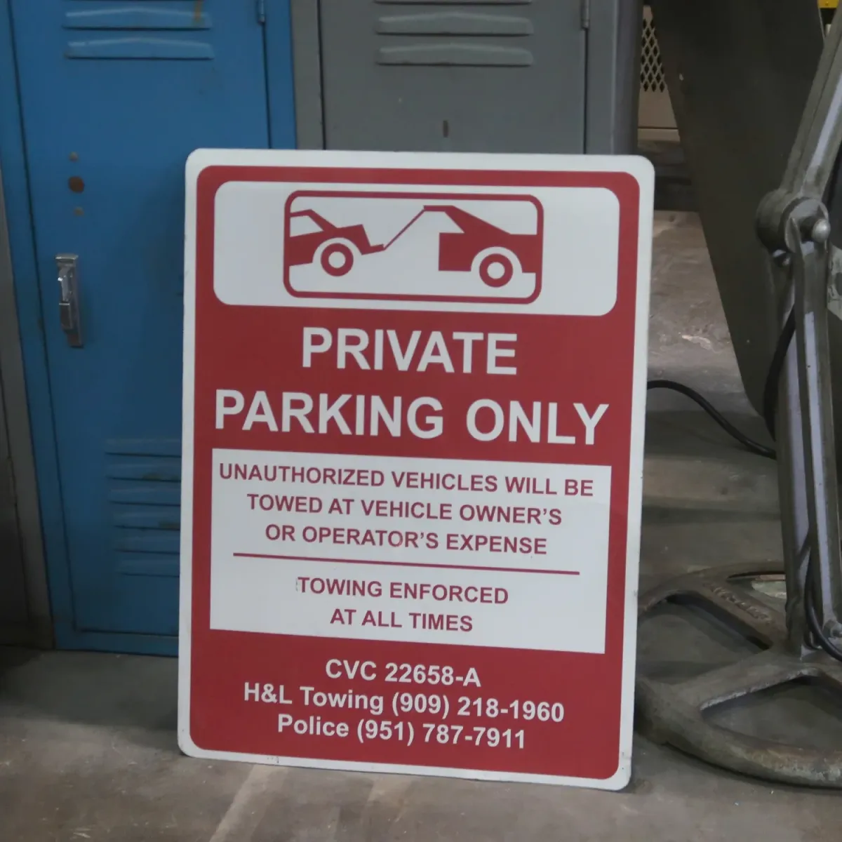 ロードサイン PRIVATE PARKING ONLY