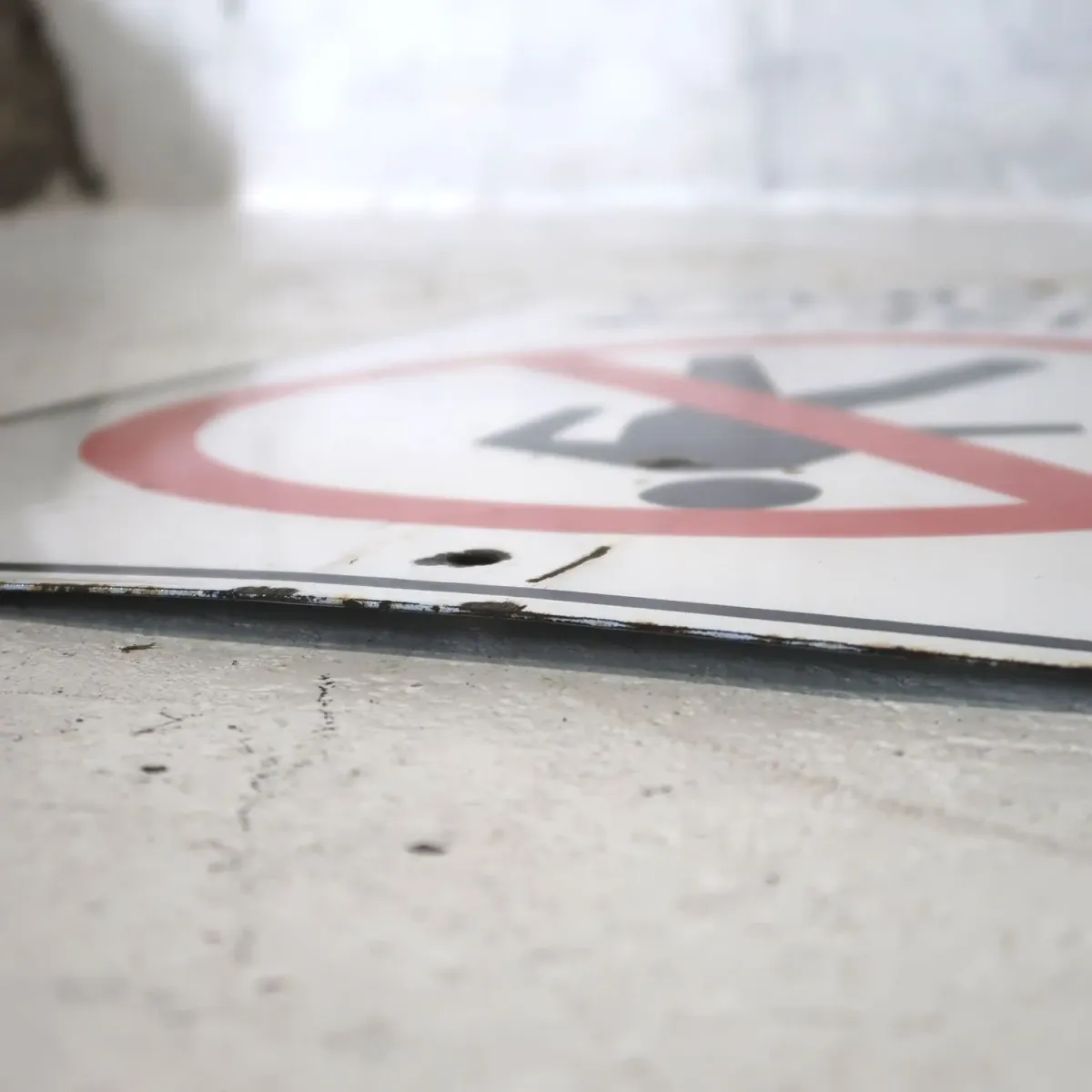 USE CROSSWALK ロードサイン ホーロー