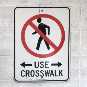 USE CROSSWALK ロードサイン ホーロー
