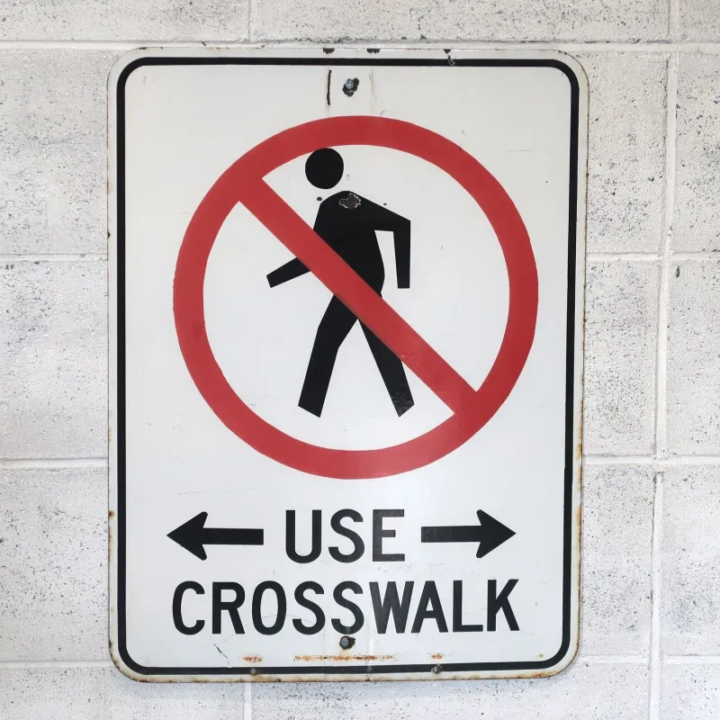 USE CROSSWALK ロードサイン ホーロー