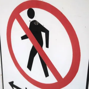 USE CROSSWALK ロードサイン ホーロー