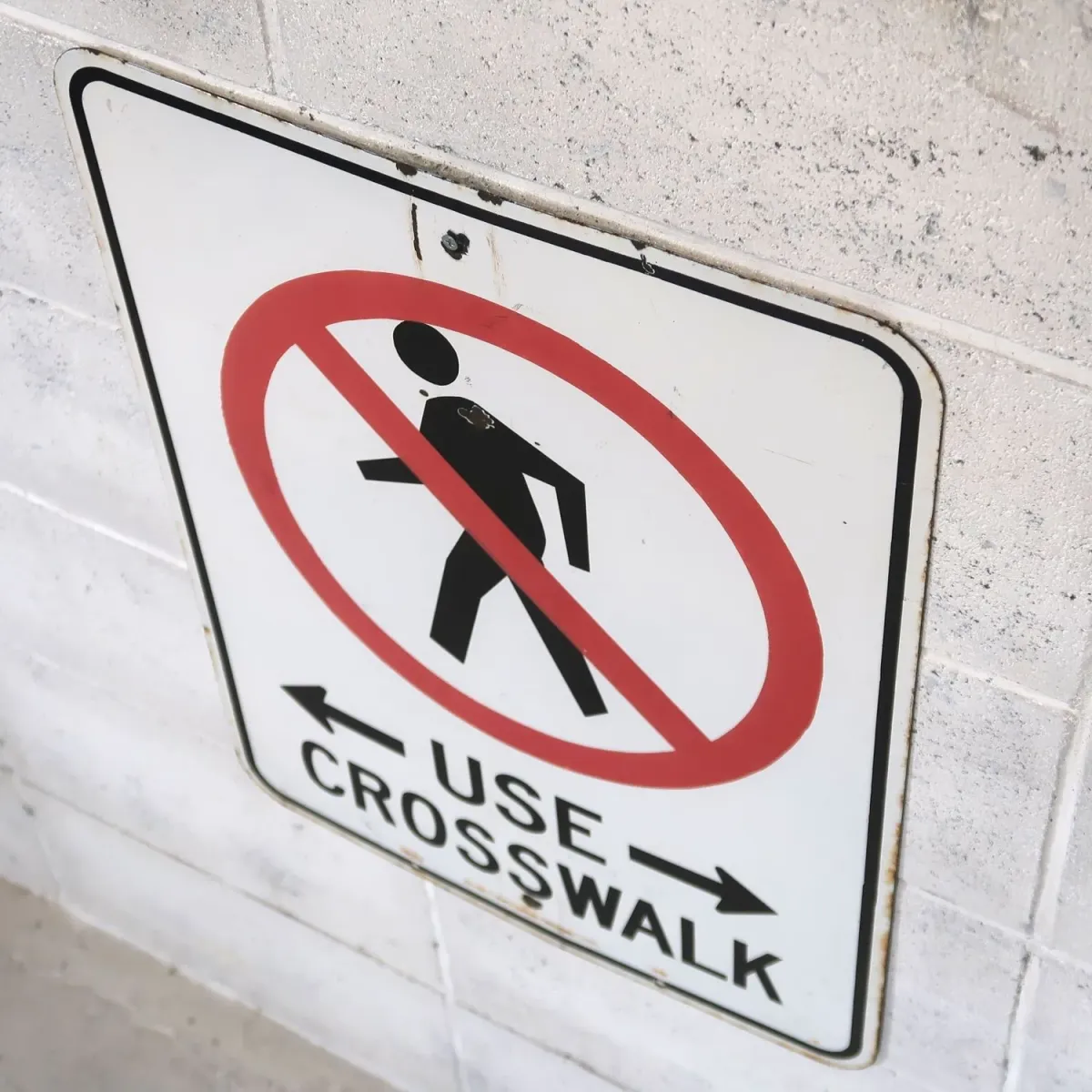 USE CROSSWALK ロードサイン ホーロー