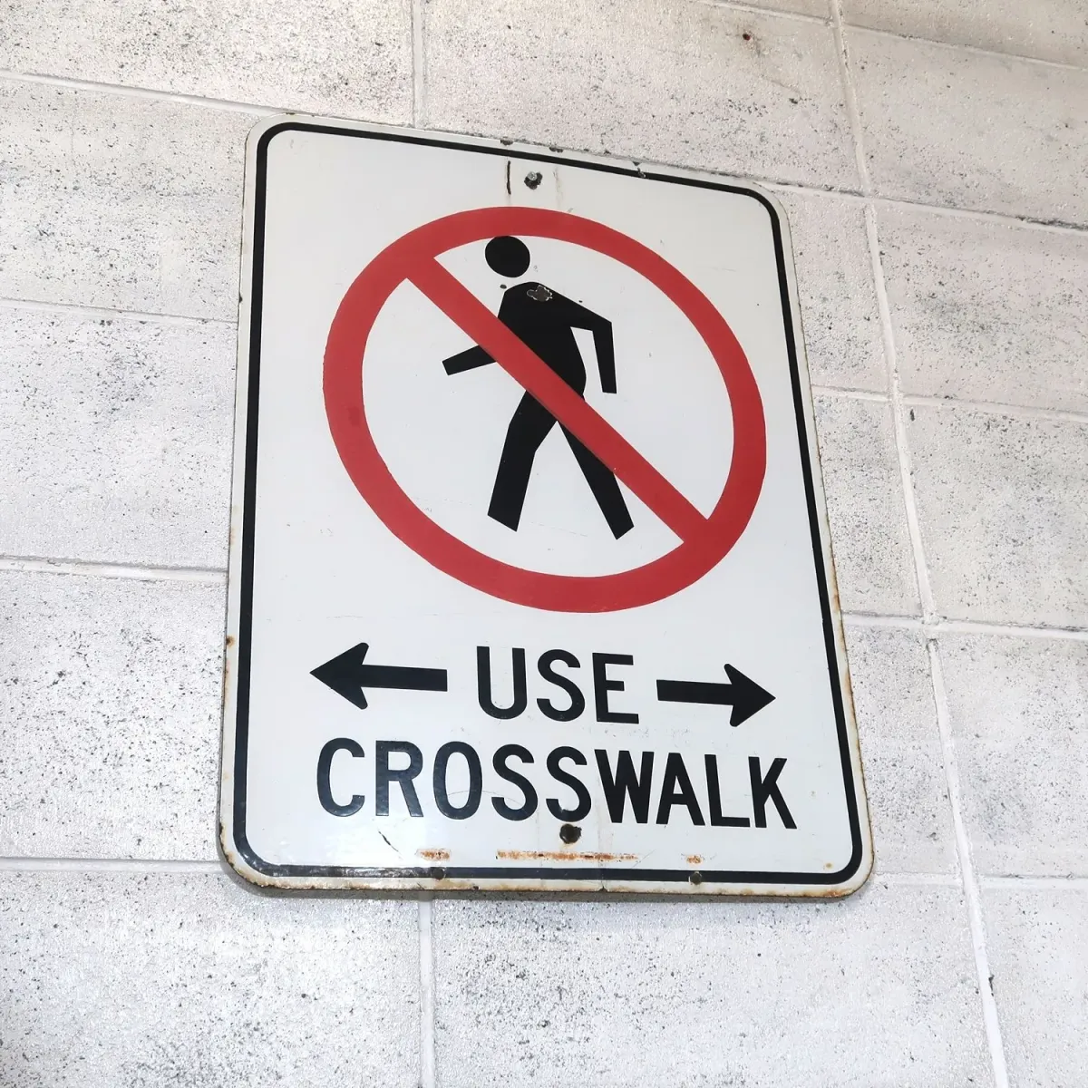 USE CROSSWALK ロードサイン ホーロー