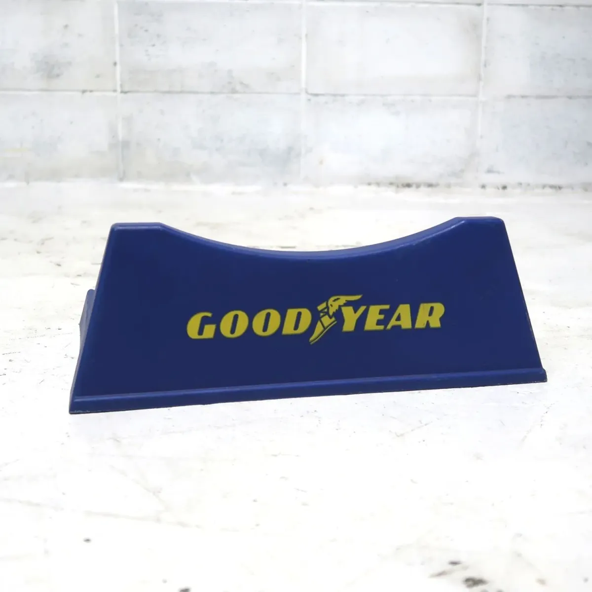 GOOD YEAR タイヤディスプレイラック