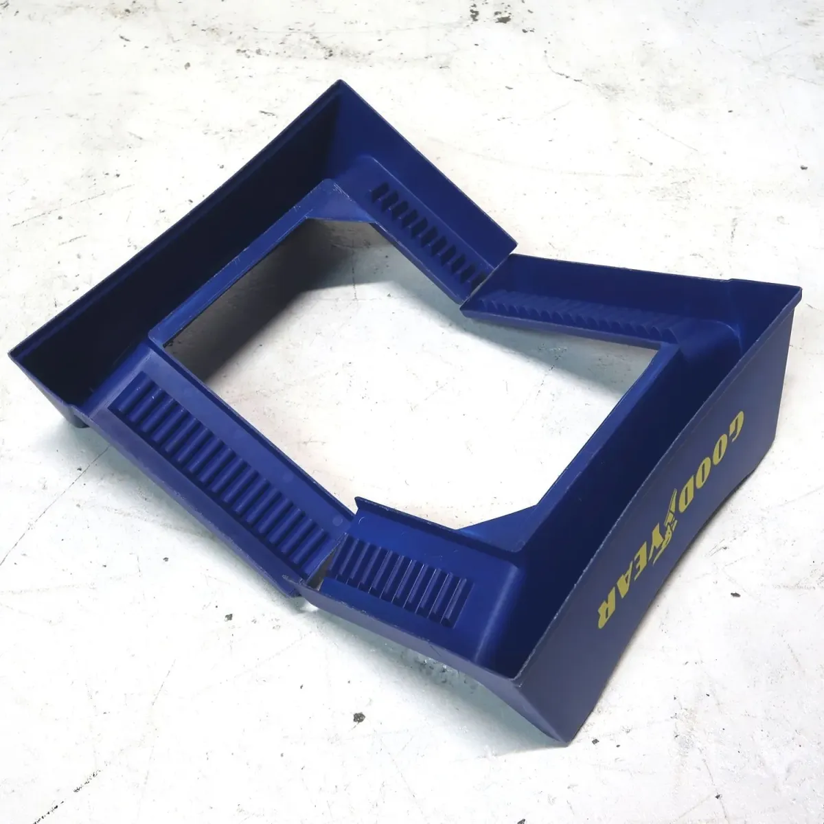 GOOD YEAR タイヤディスプレイラック