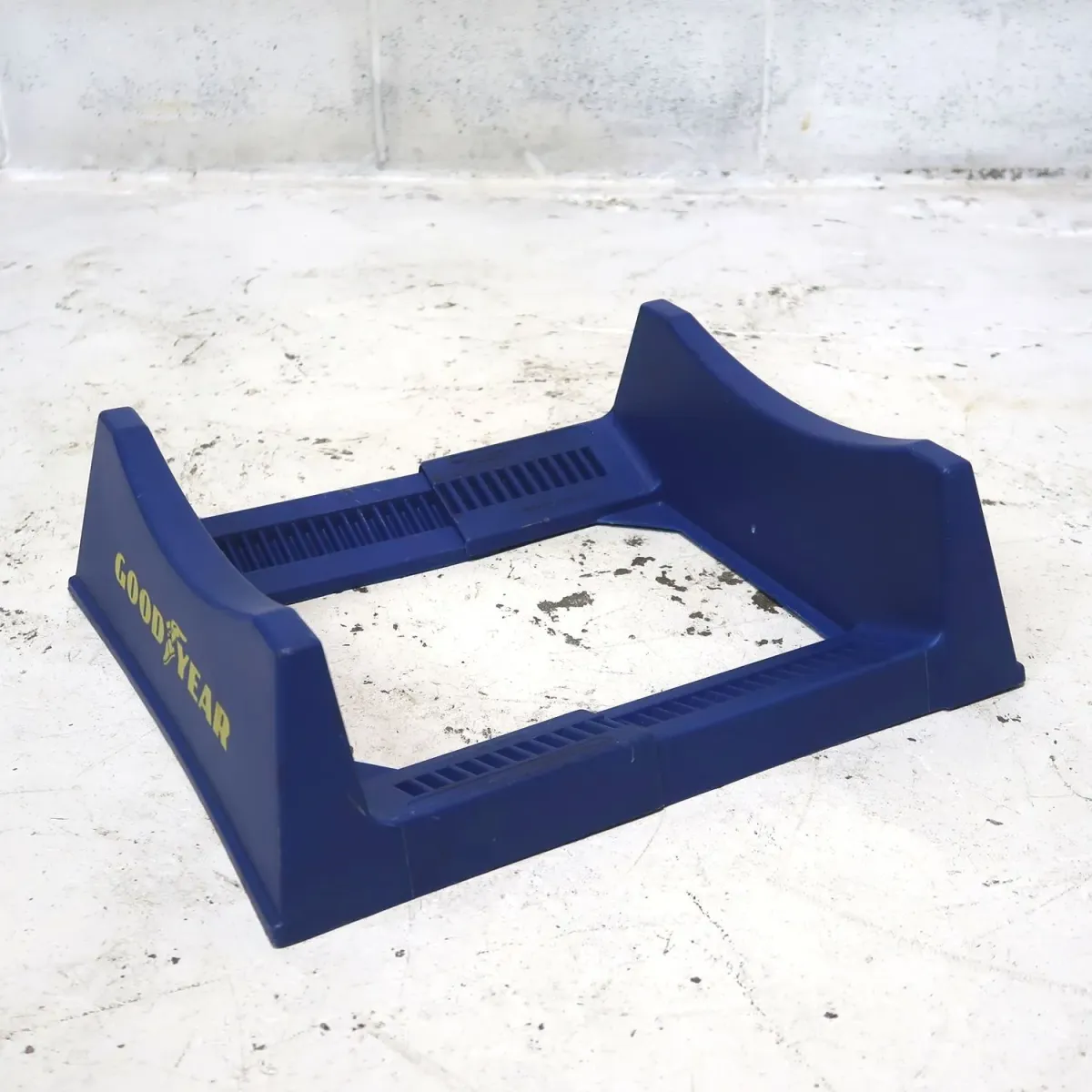 GOOD YEAR タイヤディスプレイラック