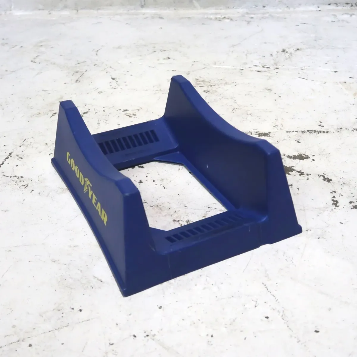 GOOD YEAR タイヤディスプレイラック