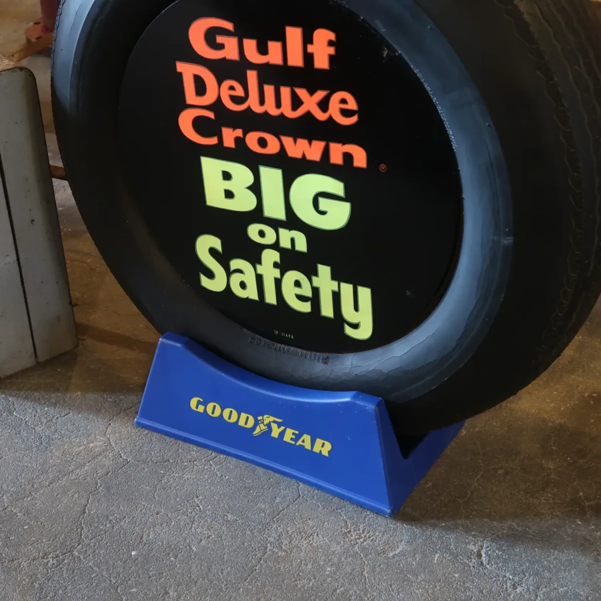 GOOD YEAR タイヤディスプレイラック