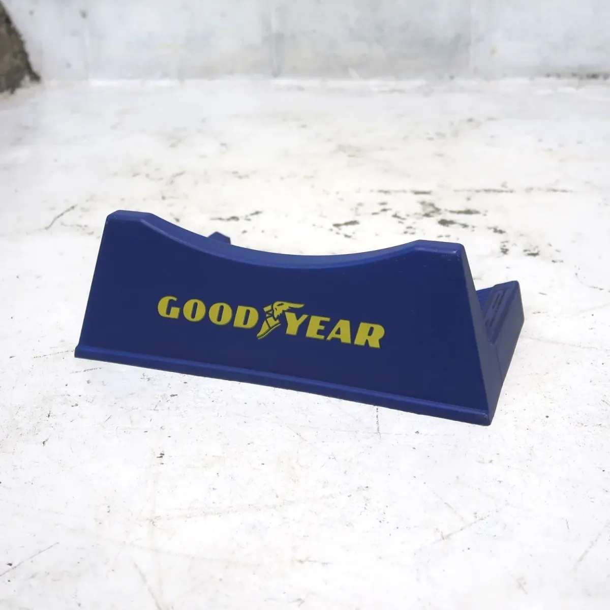 GOOD YEAR タイヤディスプレイラック