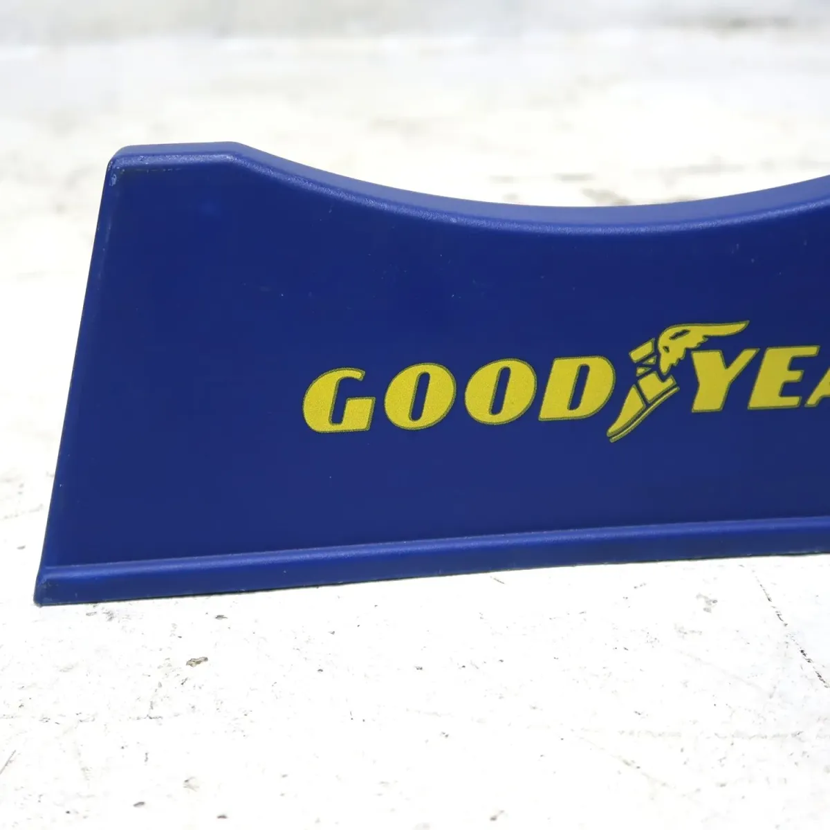 GOOD YEAR タイヤディスプレイラック